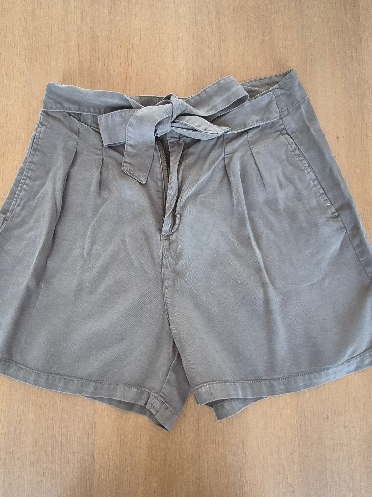 Short Vero Moda medium, Kleding | Dames, Broeken en Pantalons, Vero Moda, Ophalen of Verzenden, Zo goed als nieuw, Maat 38/40 (M)