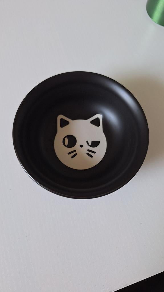 Waterkommetje voor katten, Ophalen