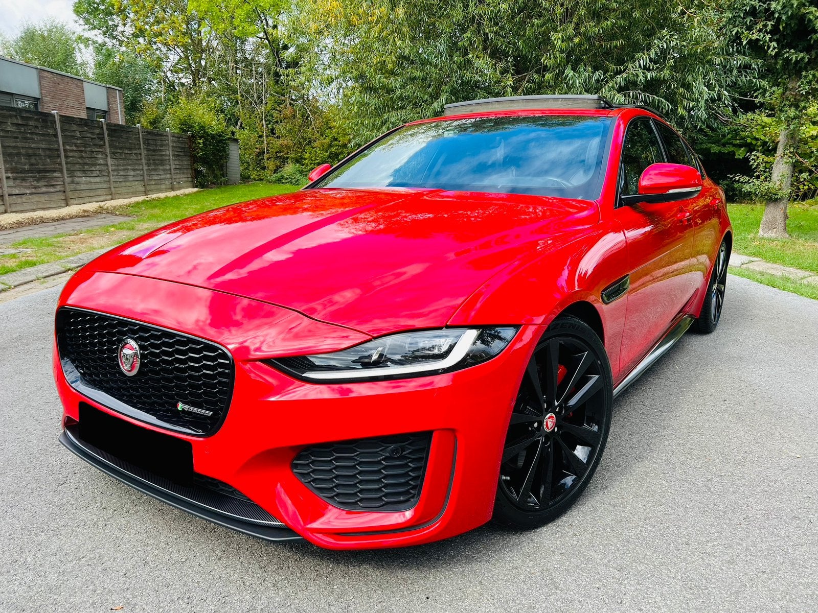 JAGUAR XE P250 R-DYNAMIC SE, Achat, Noir, 5 portes, Berline