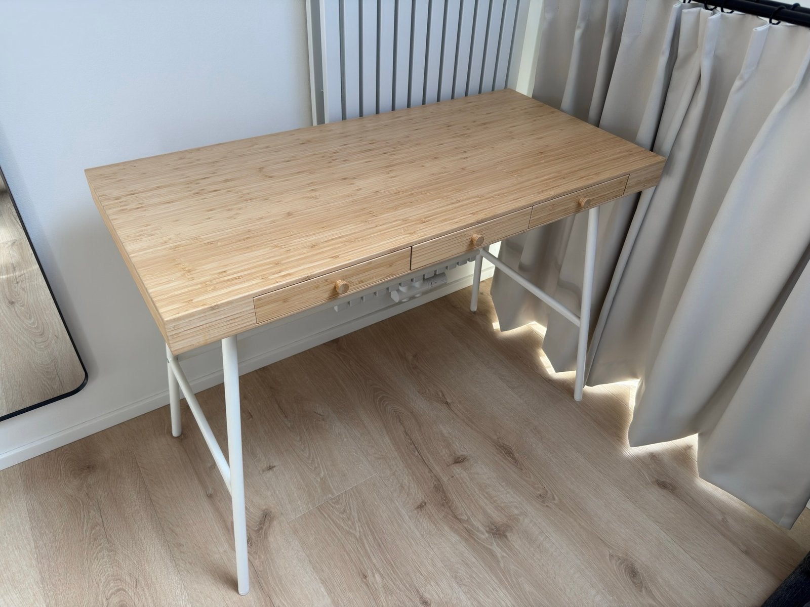 Bureau IKEA LILLÅSEN – Excellent état, Enlèvement, Comme neuf
