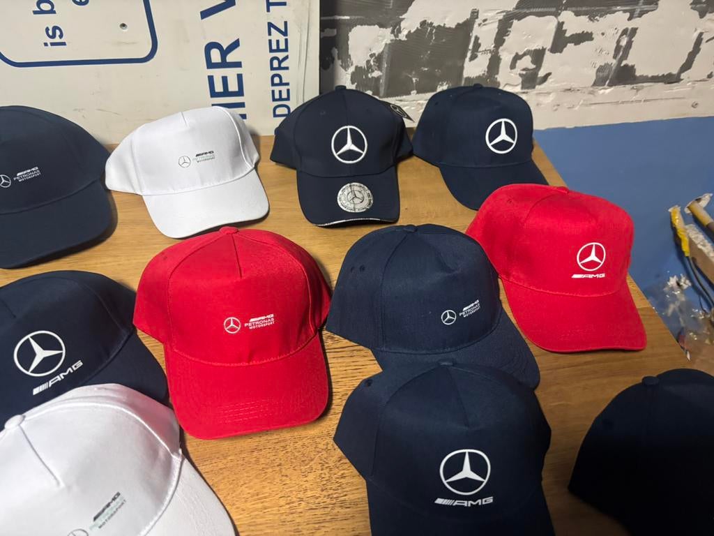 Aangeboden splinter nieuw petjes van Mercedes Audi Porsche, Ophalen of Verzenden, Nieuw