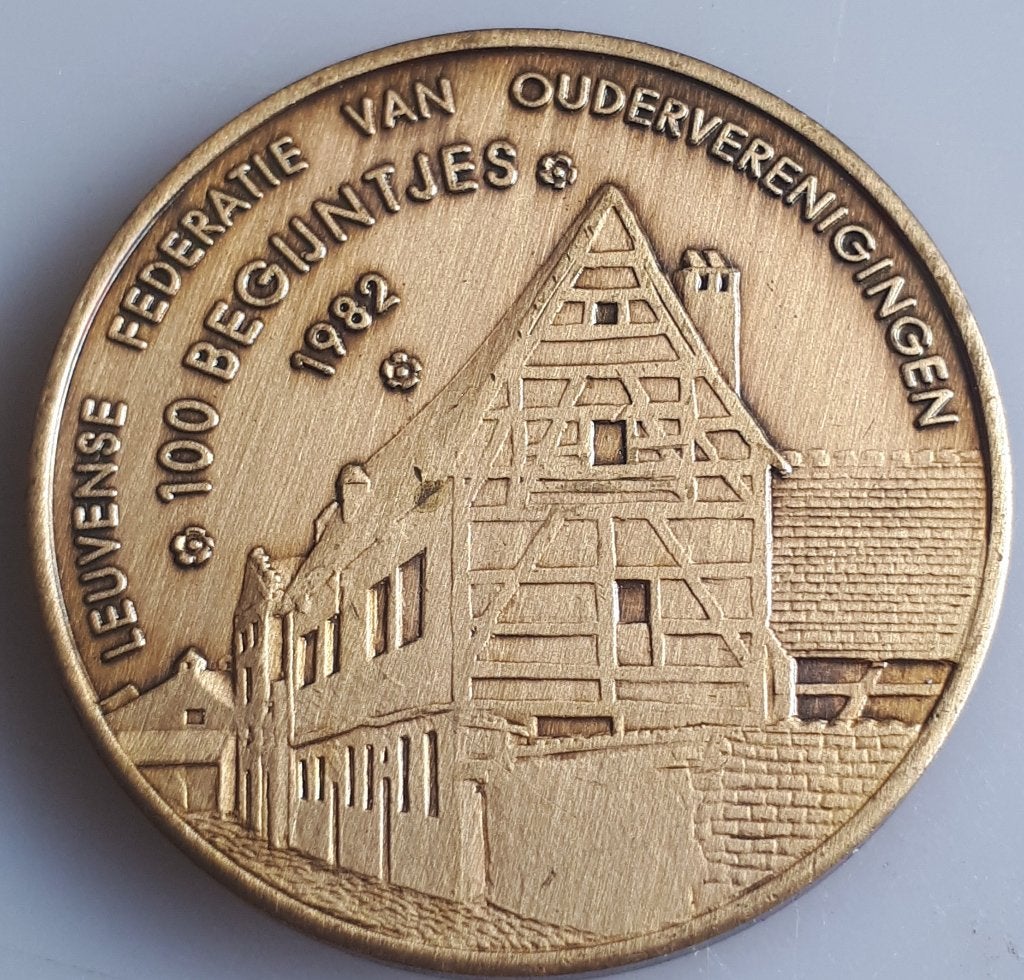 Gemeentepenning LEUVEN Ouderverenigingen 100 BEGIJNTJES '82, Ophalen of Verzenden, Overige materialen