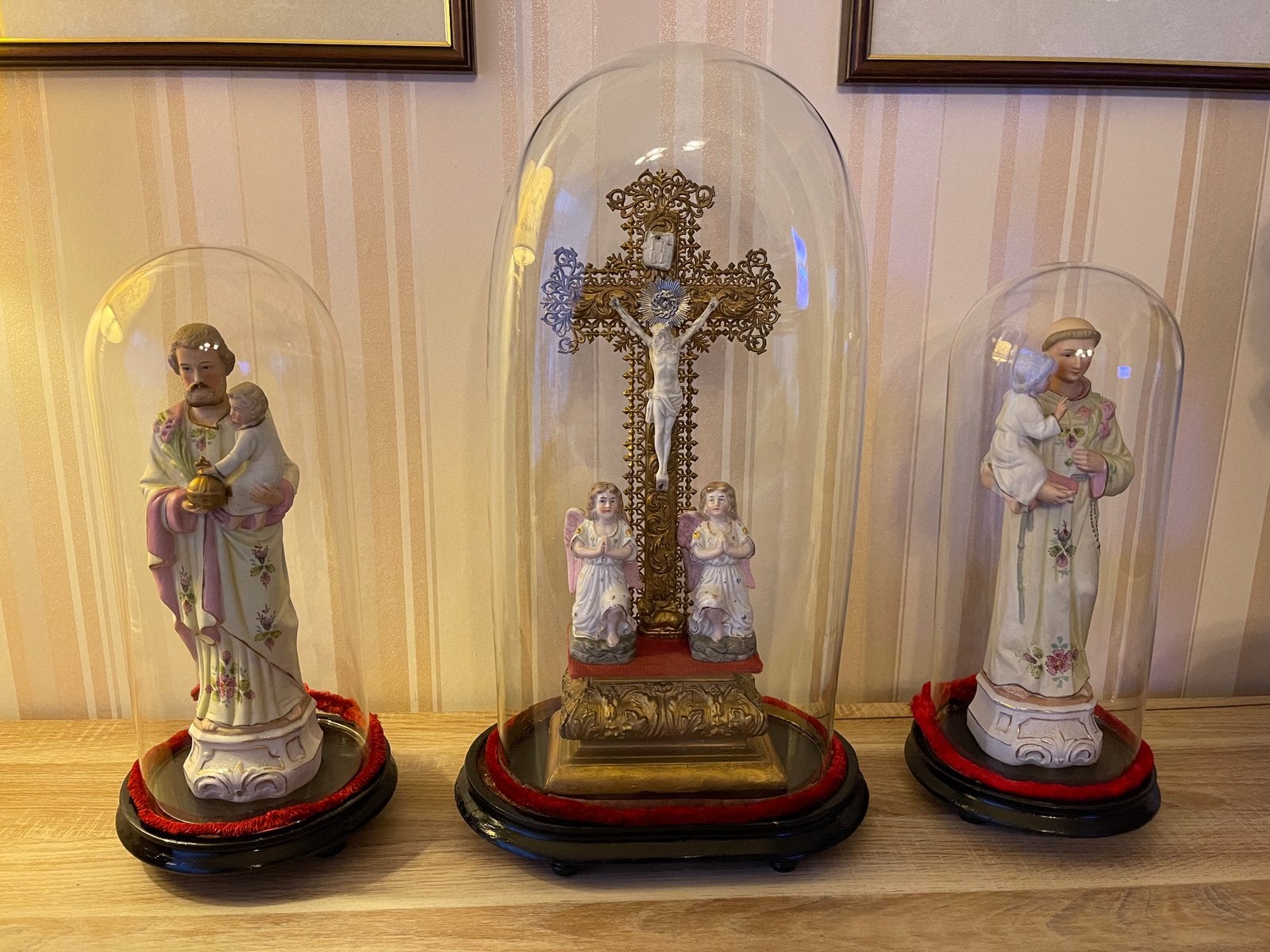 Set van drie antieke, religieuze globes, Ophalen