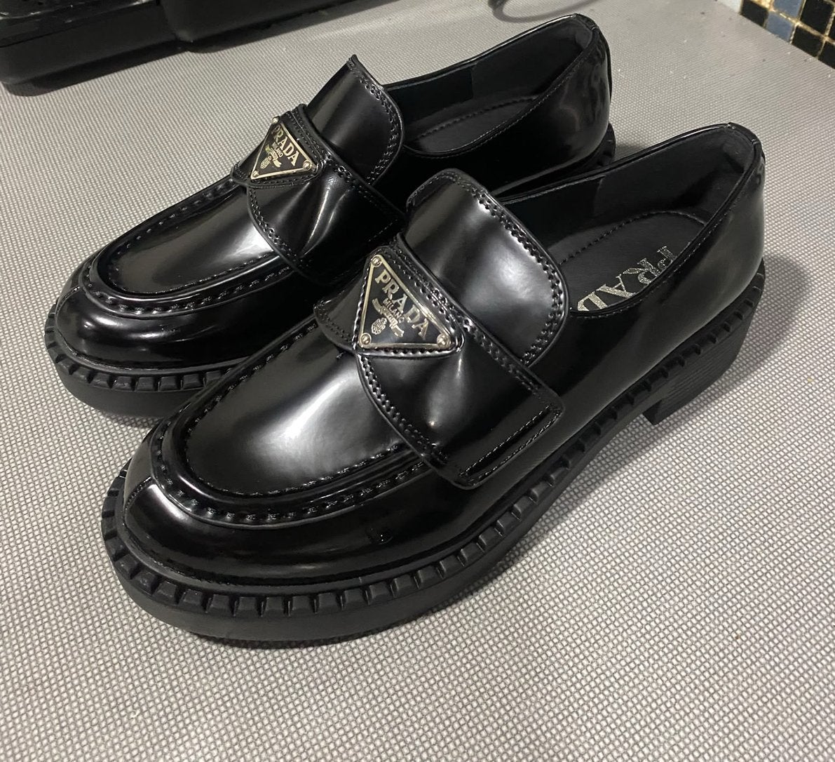 Prada schoenen, Enlèvement, Neuf