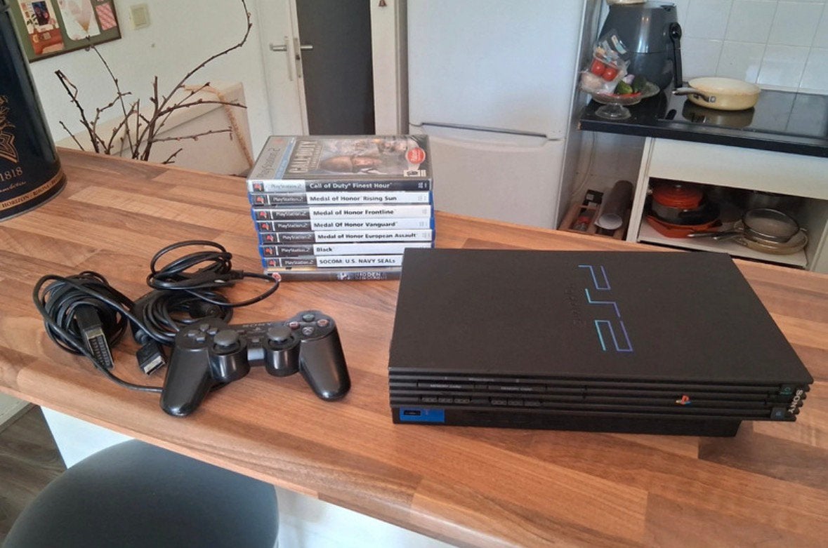 Playstation 2 | Zeer goede conditie + 8 spellen, Consoles de jeu & Jeux vidéo, Consoles de jeu | Sony PlayStation 2, Comme neuf