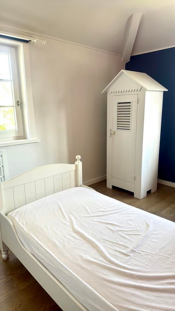 Bed 1persoon landelijke stijl wit met kastje beach style, Huis en Inrichting, Slaapkamer | Bedden, Gebruikt, Eenpersoons, 90 cm