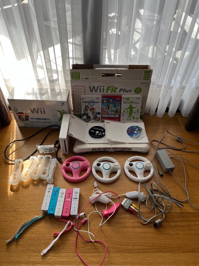 Wii-console, Balance Board, spelletjes en accessoires, Ophalen, Zo goed als nieuw, Met 3 controllers of meer, Met games