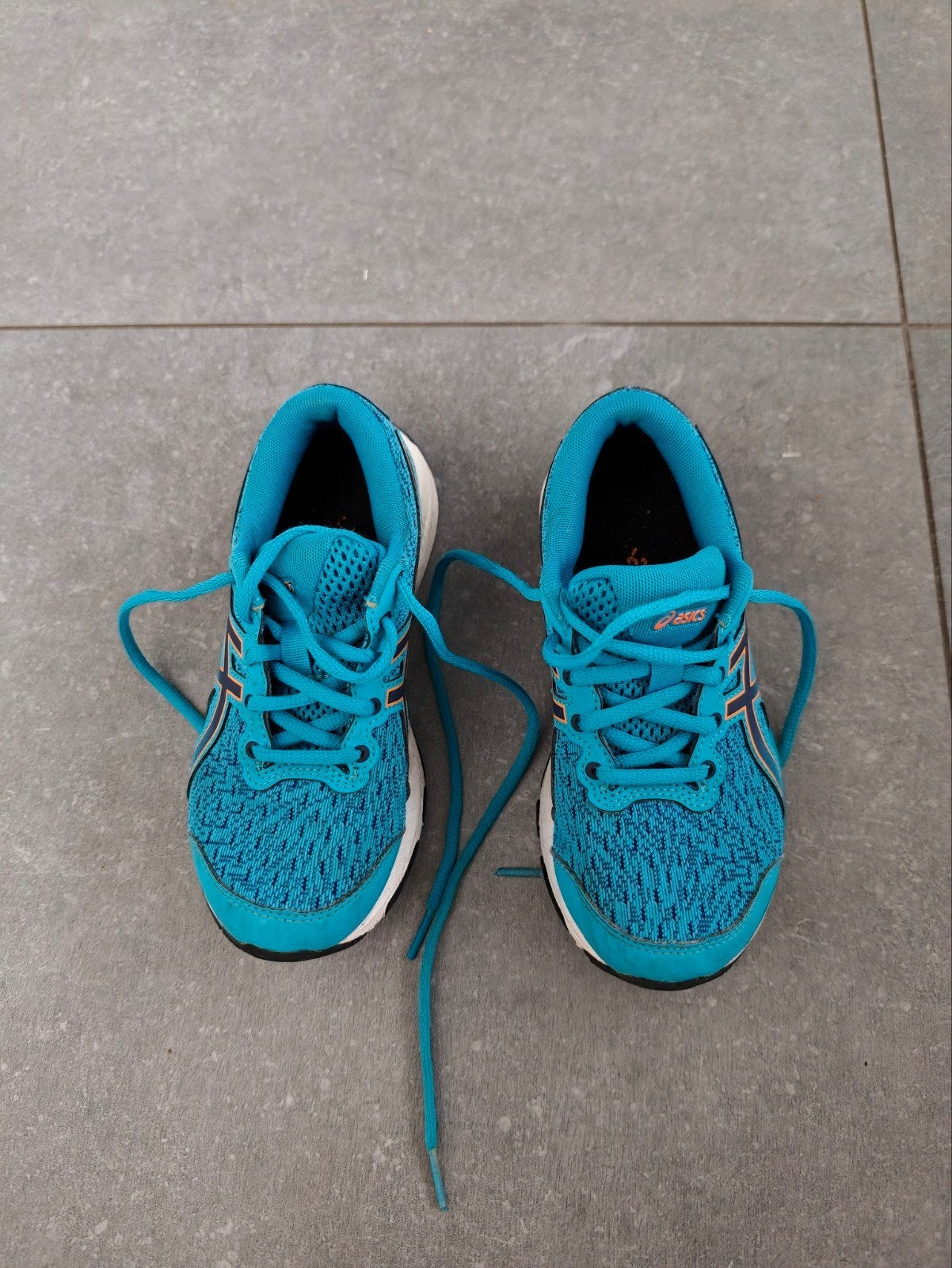 Asics loopschoenen maat 33,5 in perfecte staat, Sport en Fitness, Loopsport en Atletiek, Ophalen, Gebruikt, Hardloopschoenen, Hardlopen