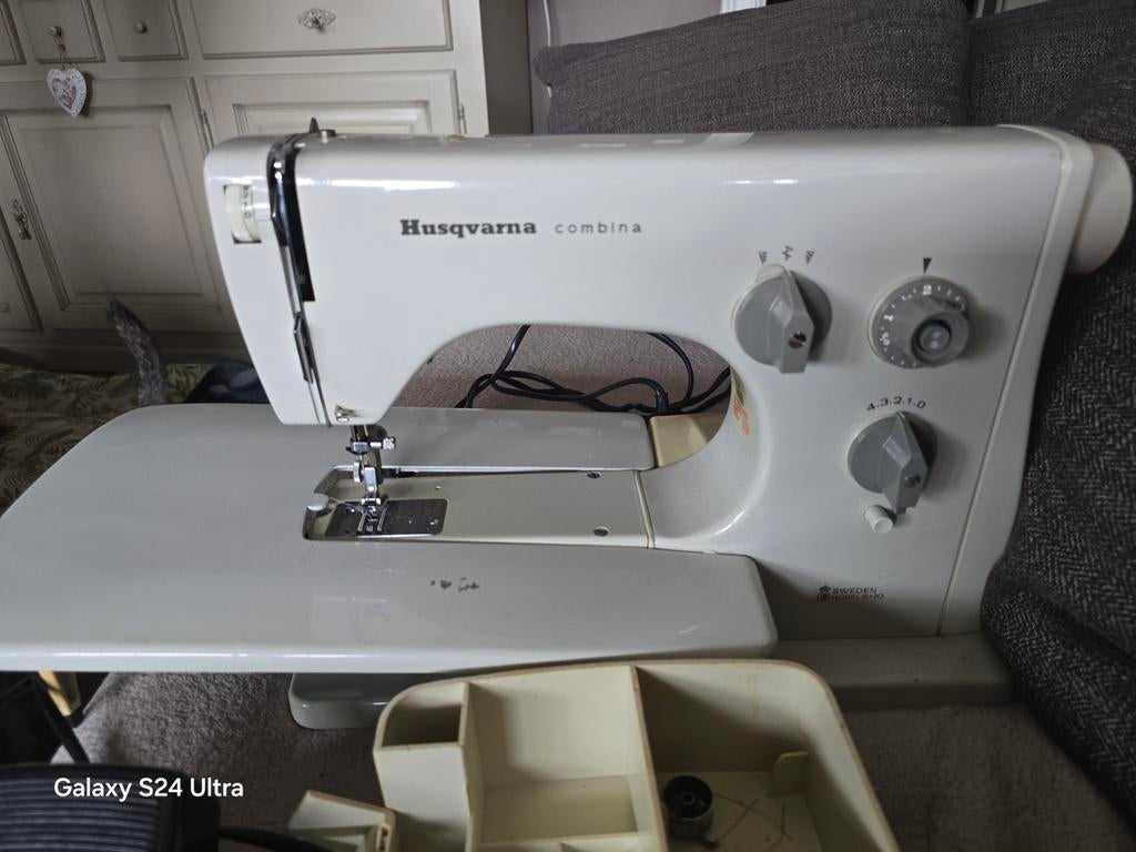 Machine à coudre Husqvarna pour coudre le cuir et le tissu, Enlèvement, Machine à coudre, Husqvarna