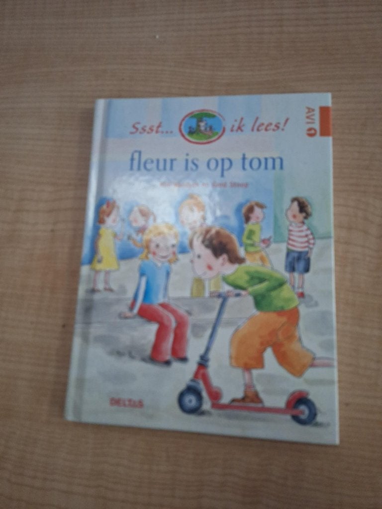 BOEK FLEUR IS OP TOM, Ophalen of Verzenden, Zo goed als nieuw