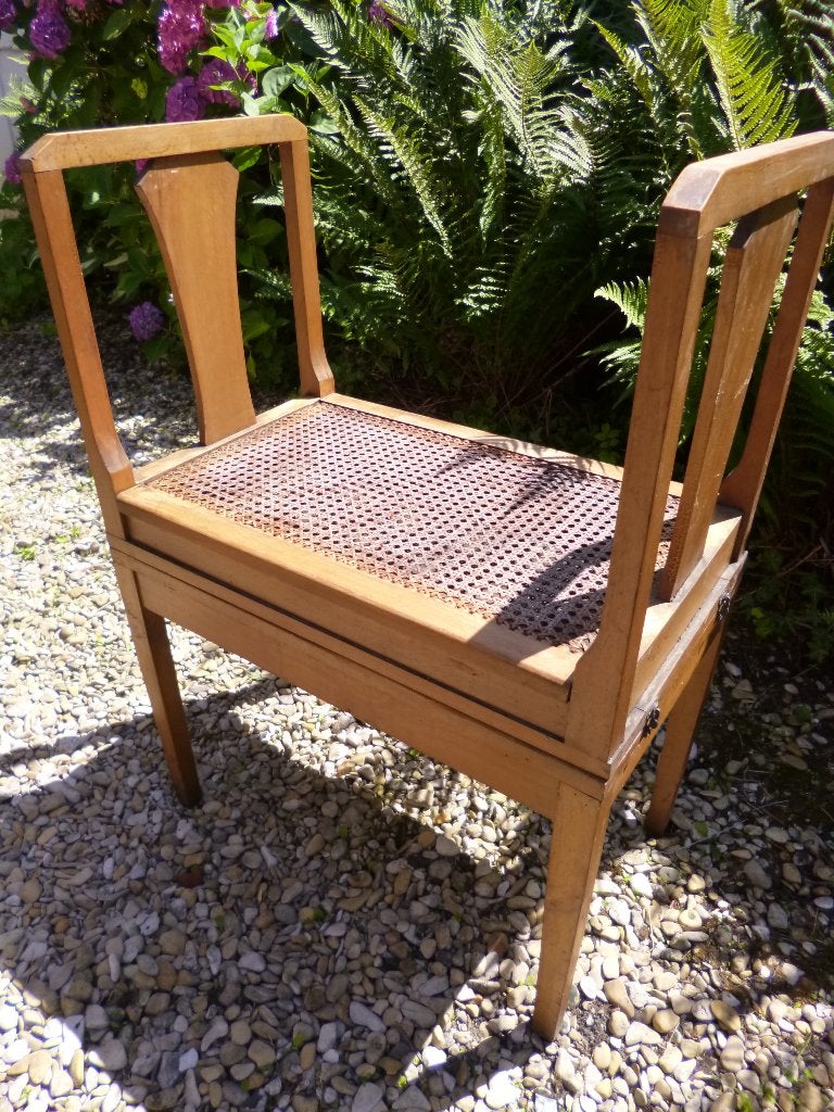 Vintage comfortabele of comfortabele stoel met rieten, Ophalen