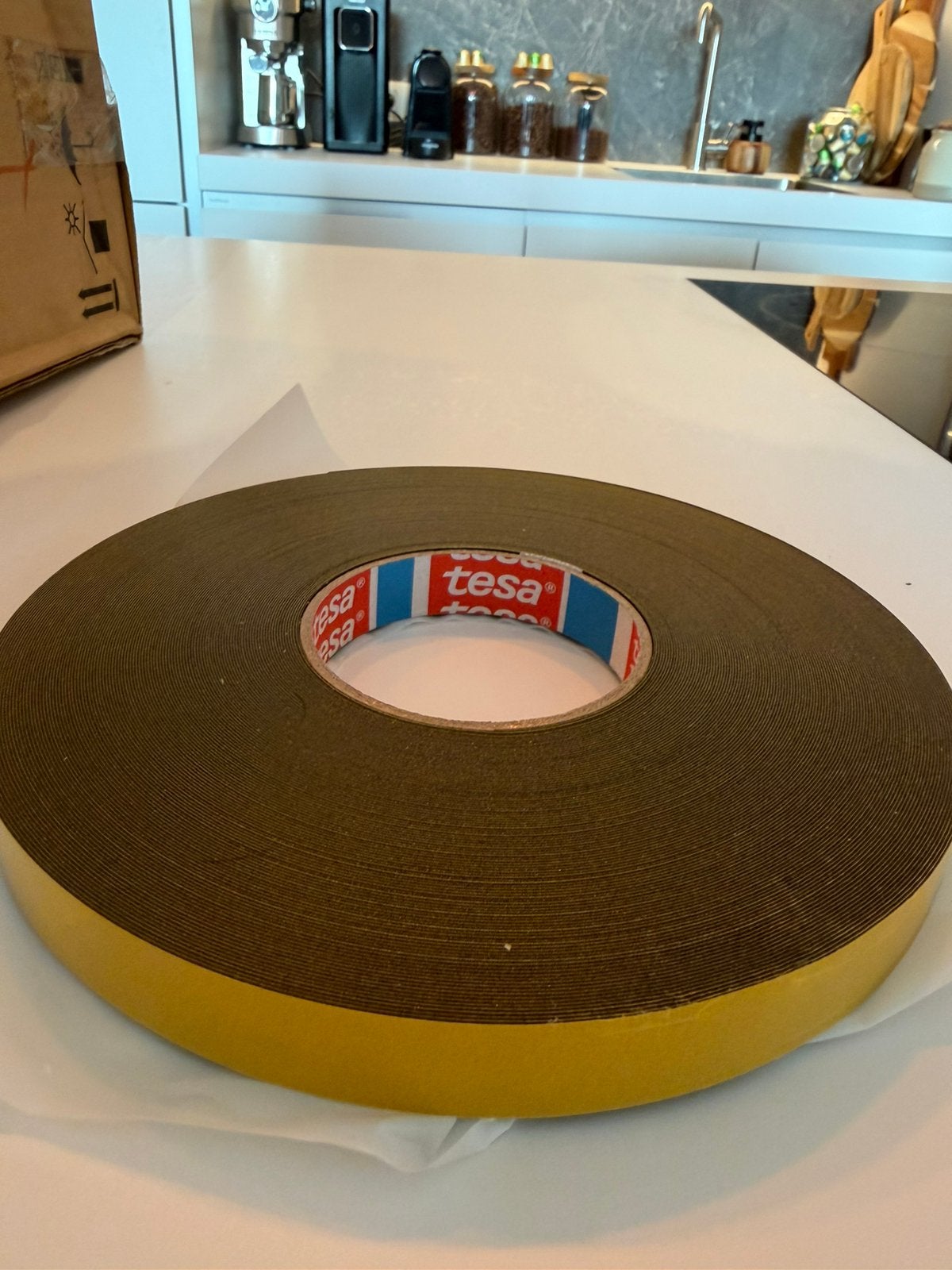 Boîte de 16 rouleaux de ruban adhésif double face mousseTesa, Enlèvement ou Envoi, Neuf