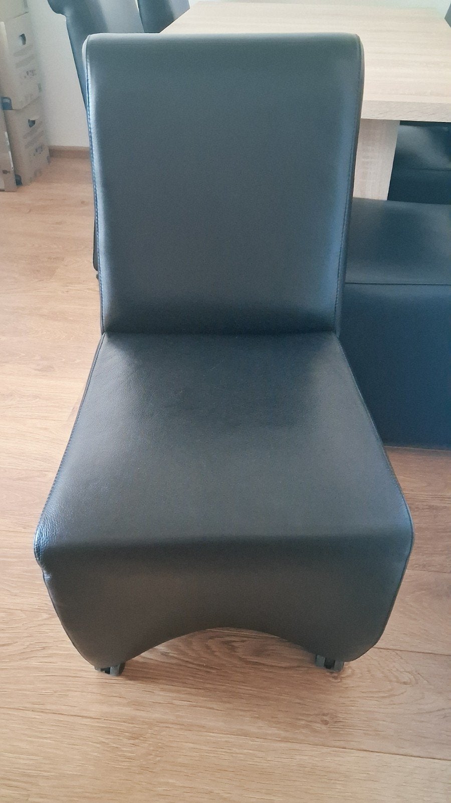 Set van zes comfortabele eetkamerstoelen., Ophalen