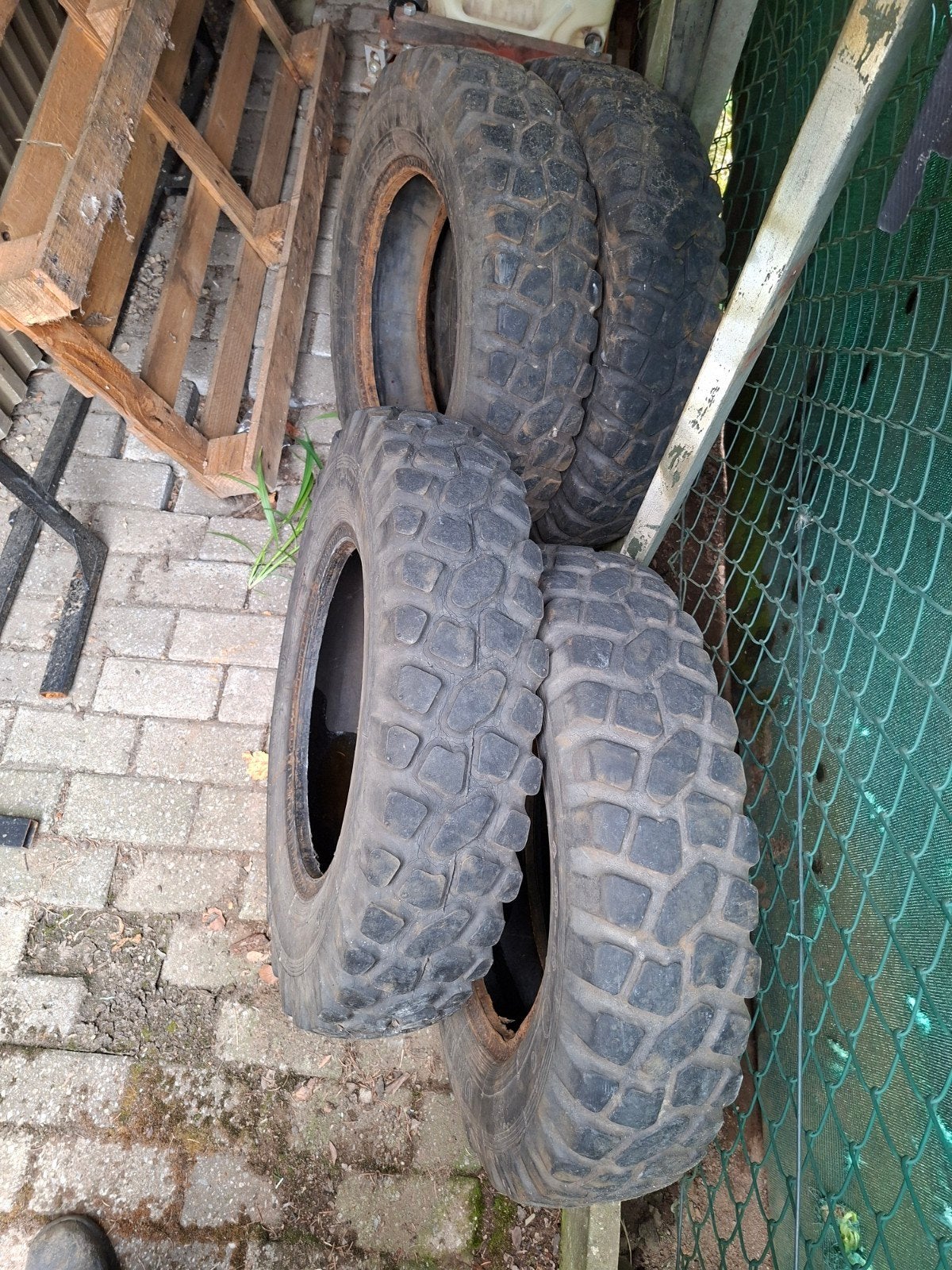 4 jeep banden en binnenbanden, Ophalen