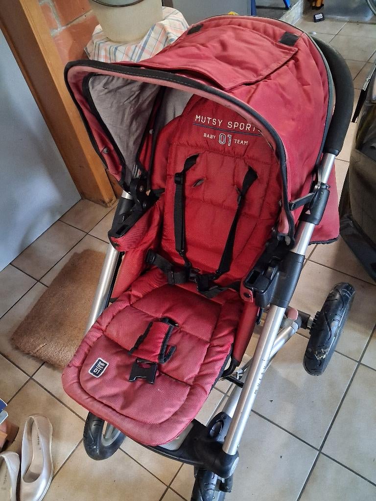 Calèche pour enfants - poussette Mutsy sports, Enfants & Bébés, Poussettes & Combinaisons, Utilisé, Poussette, Mutsy, Pneus, Tige de poussée réglable