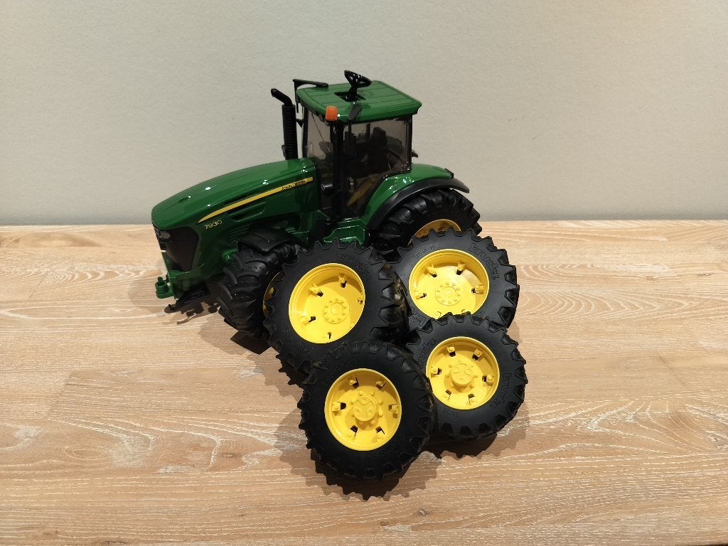 Bruder John Deere 7930 tractor met dubbele banden, Ophalen, Nieuw