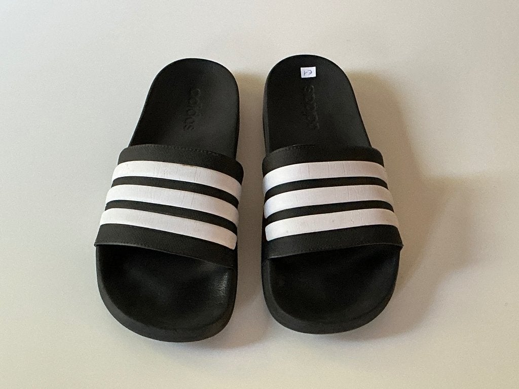 Pantoffels Adidas maat 45, Vêtements | Hommes, Chaussures, Enlèvement ou Envoi, Adidas, Pantoufles, Porté