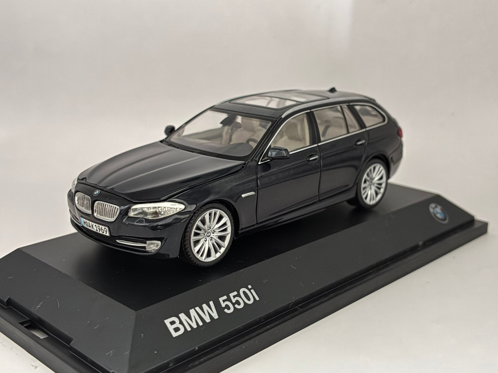 BMW 5-serie 5er Touring (Type F11) 2010 - Schuco, Ophalen of Verzenden, Nieuw, Auto, Schuco