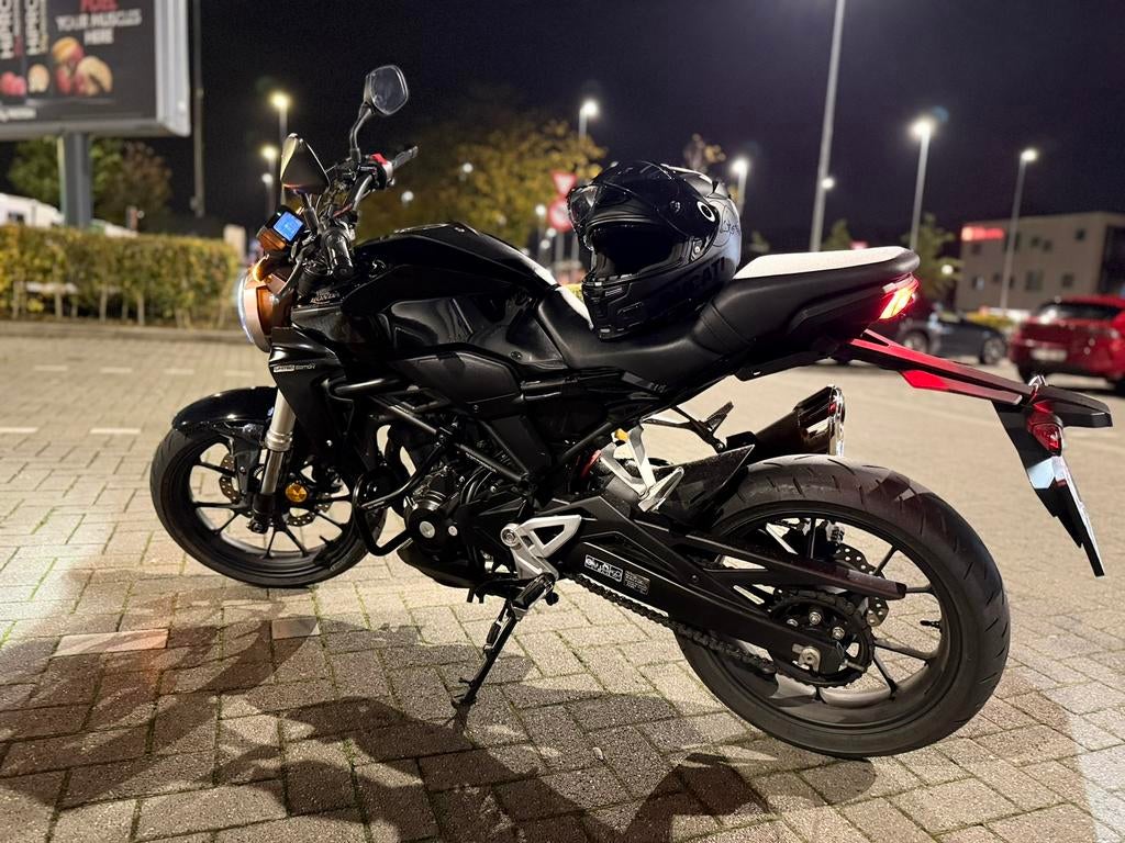 Honda CBR 350, Particulier, 12 à 35 kW, Naked bike