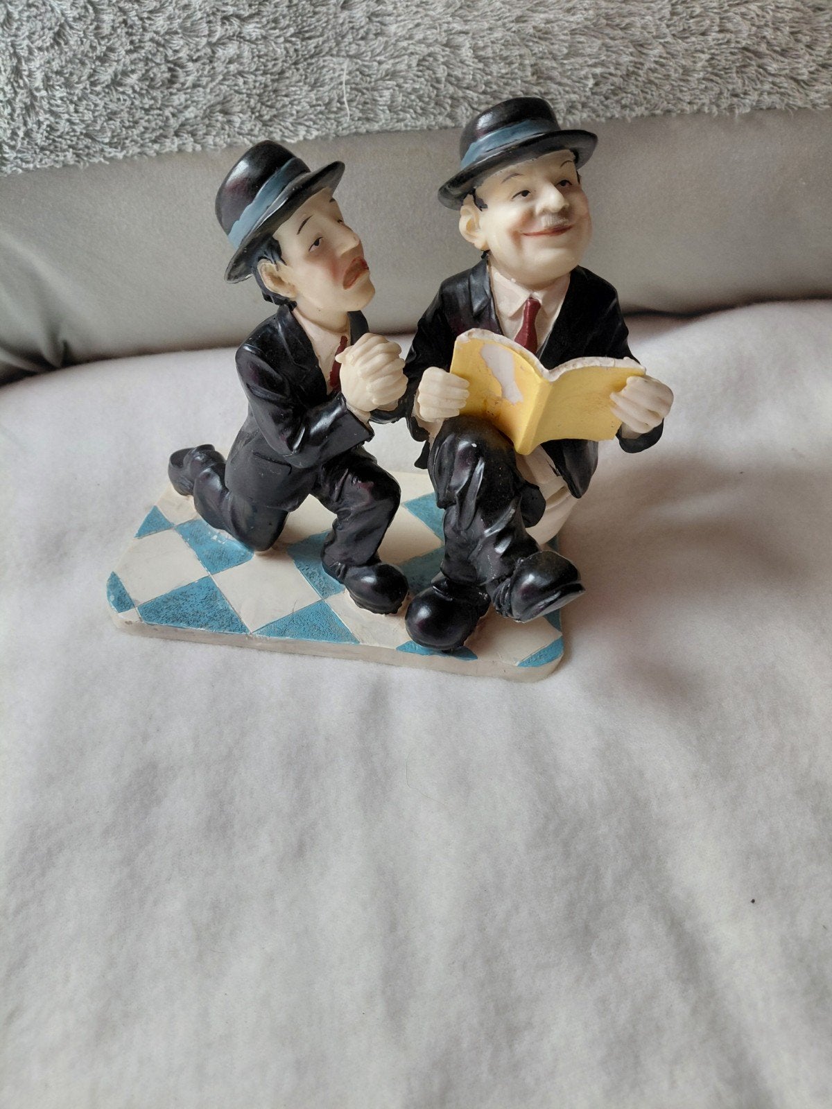 Beeldje Dikke & Dunne, Ophalen