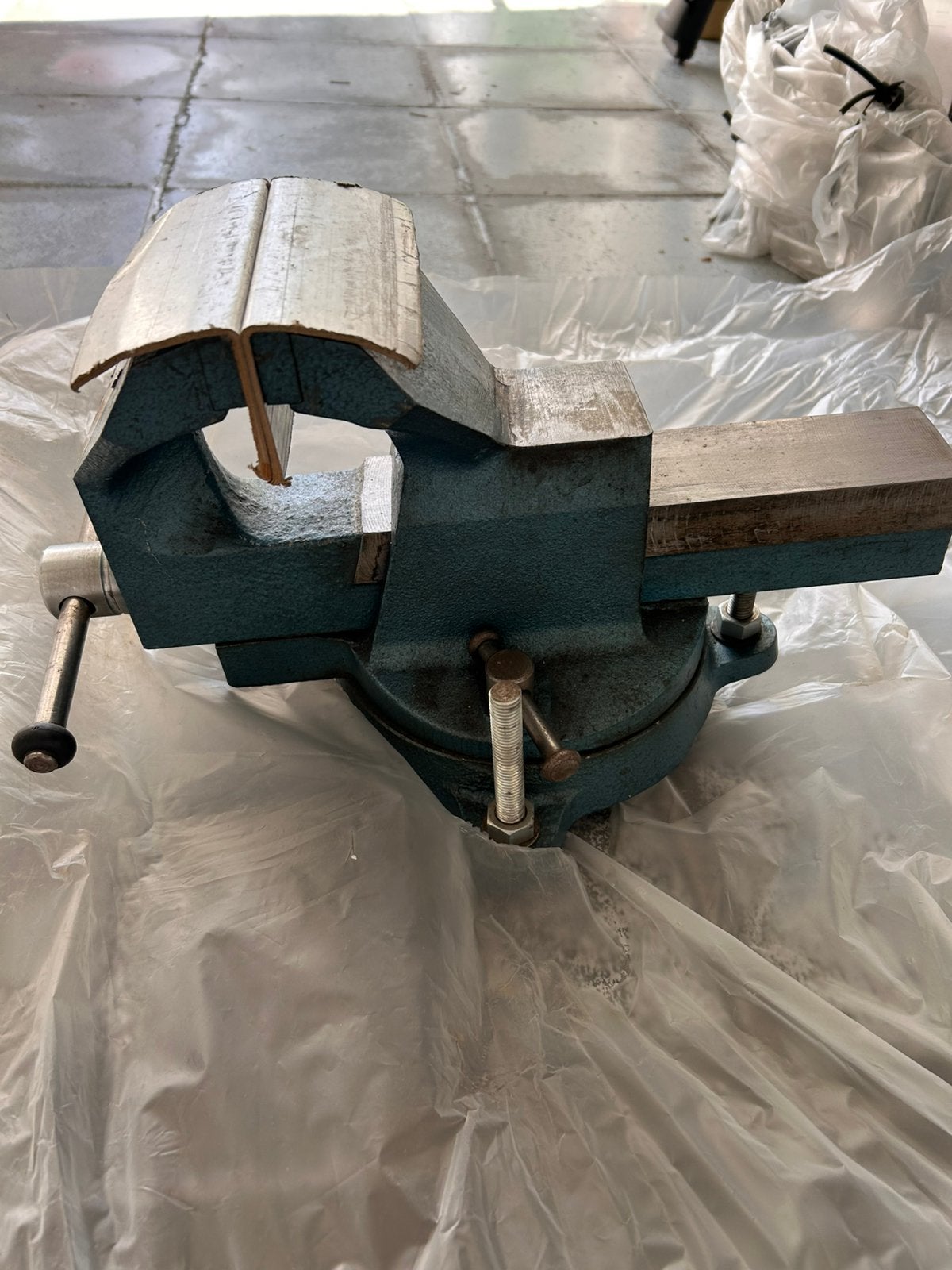 Zware Franse bankschroef 125 mm – draaibaar, Enlèvement, Étau