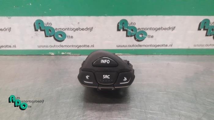 Commande radio volant d'un Nissan Almera (Almera 02-), -, 3 mois de garantie, Utilisé, -