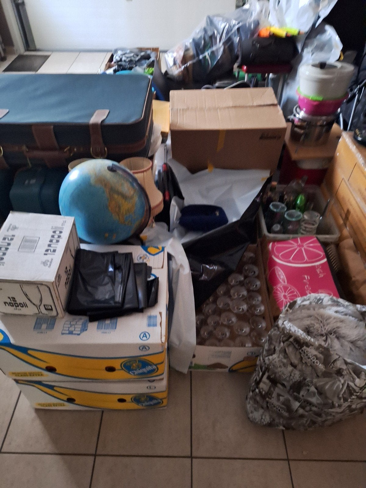 spullen voor verkoop rommel markt., Ophalen