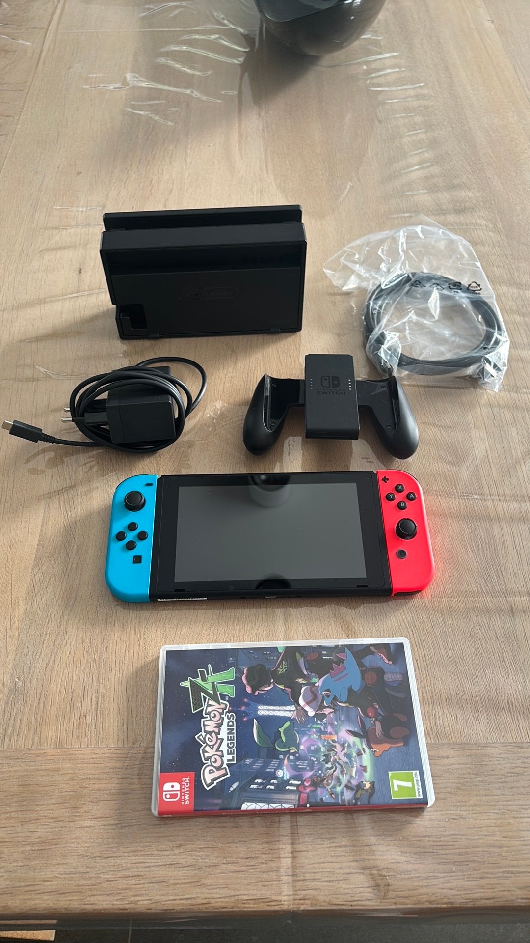 Nintendo switch met pokémon game incl., Ophalen, Zo goed als nieuw