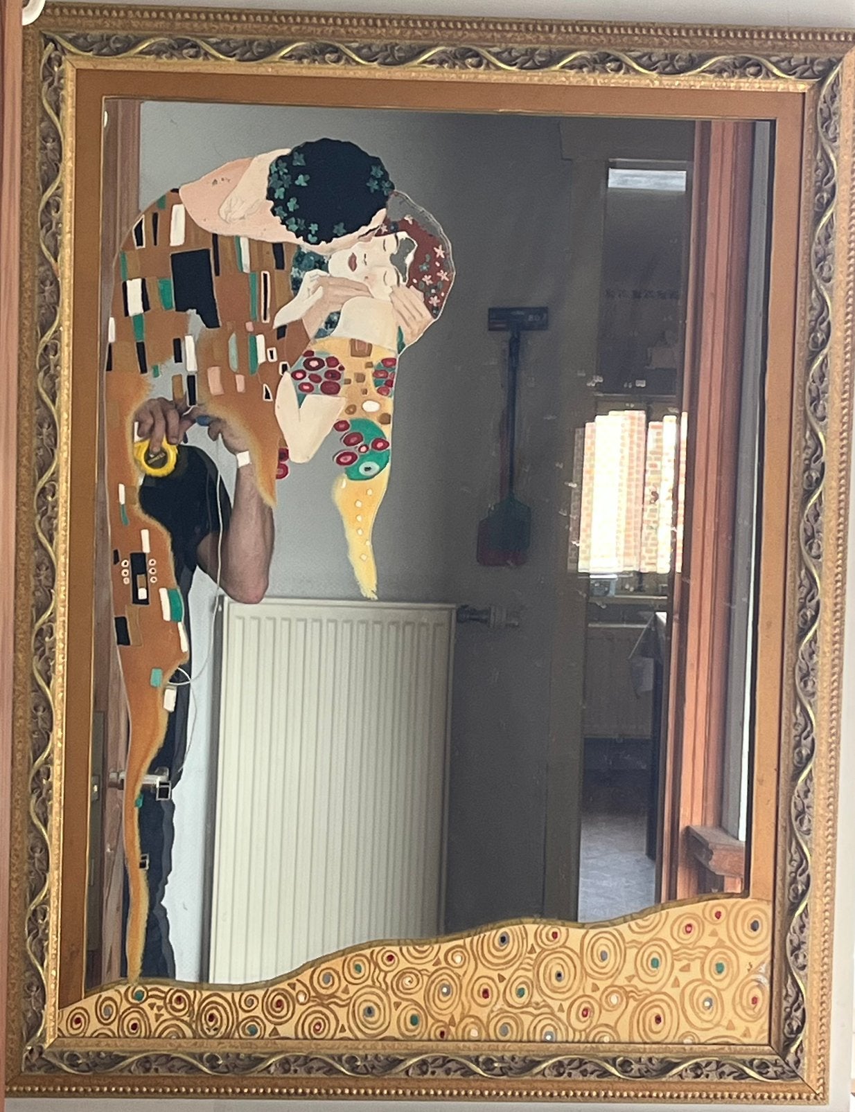 DESIGN WANDSPIEGEL 90x70 CM - GUSTAV KLIMT DE KUS, Antiek en Kunst, Antiek | Spiegels, Ophalen, Rechthoekig, 50 tot 100 cm, Minder dan 100 cm