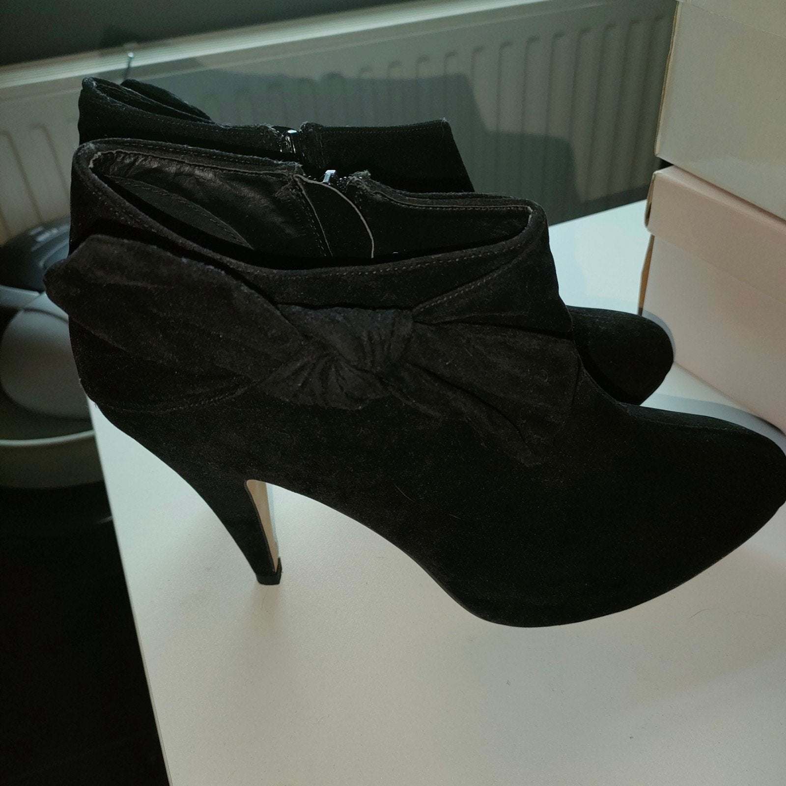 Pumps met strik, Animaux & Accessoires, Chevaux & Poneys | Couvertures & Couvre-reins, Enlèvement