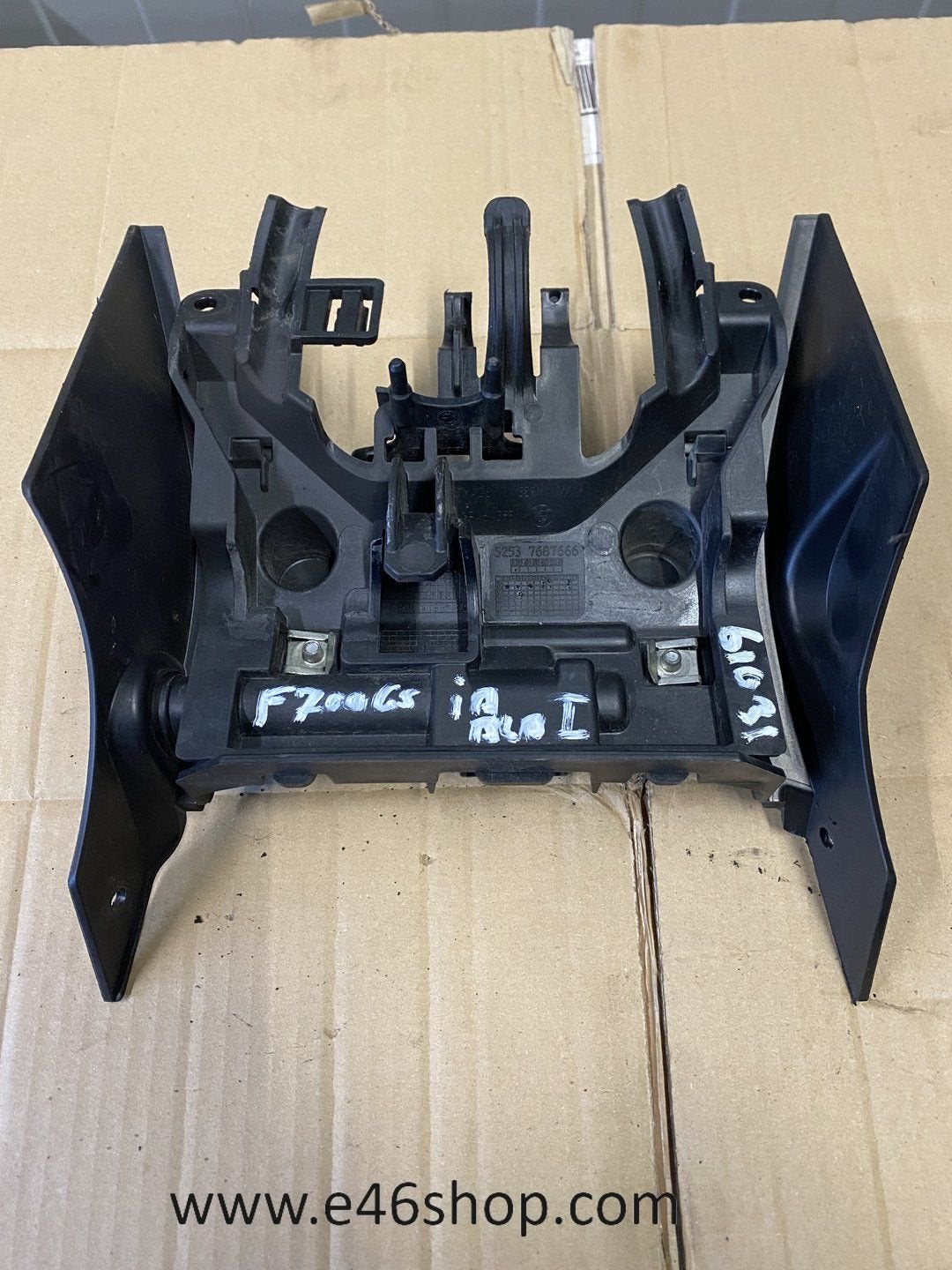 PLASTIC KAP / HOUDER ABS POMP BMW F700GS OE 7687666, -, Utilisé, -, -