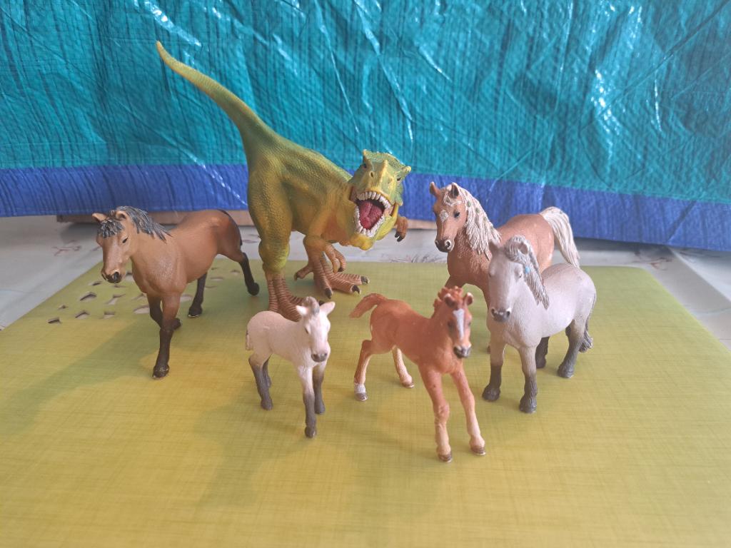 Jouet enfant dino et 5 chevaux Schleich, Enlèvement ou Envoi, Comme neuf