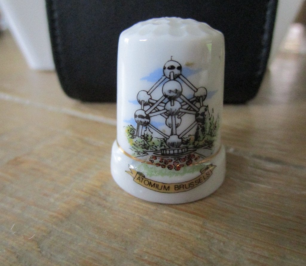 7 Vingerhoedjes België Brussel, Enlèvement ou Envoi, Neuf, Porcelaine