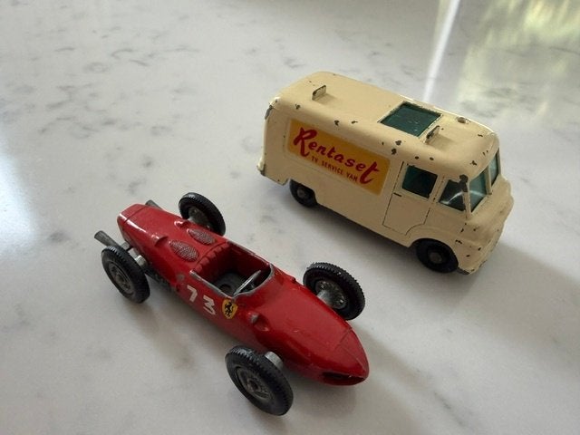 Matchbox regular wheels nr 62 TV van en 73 Ferrari, Ophalen of Verzenden