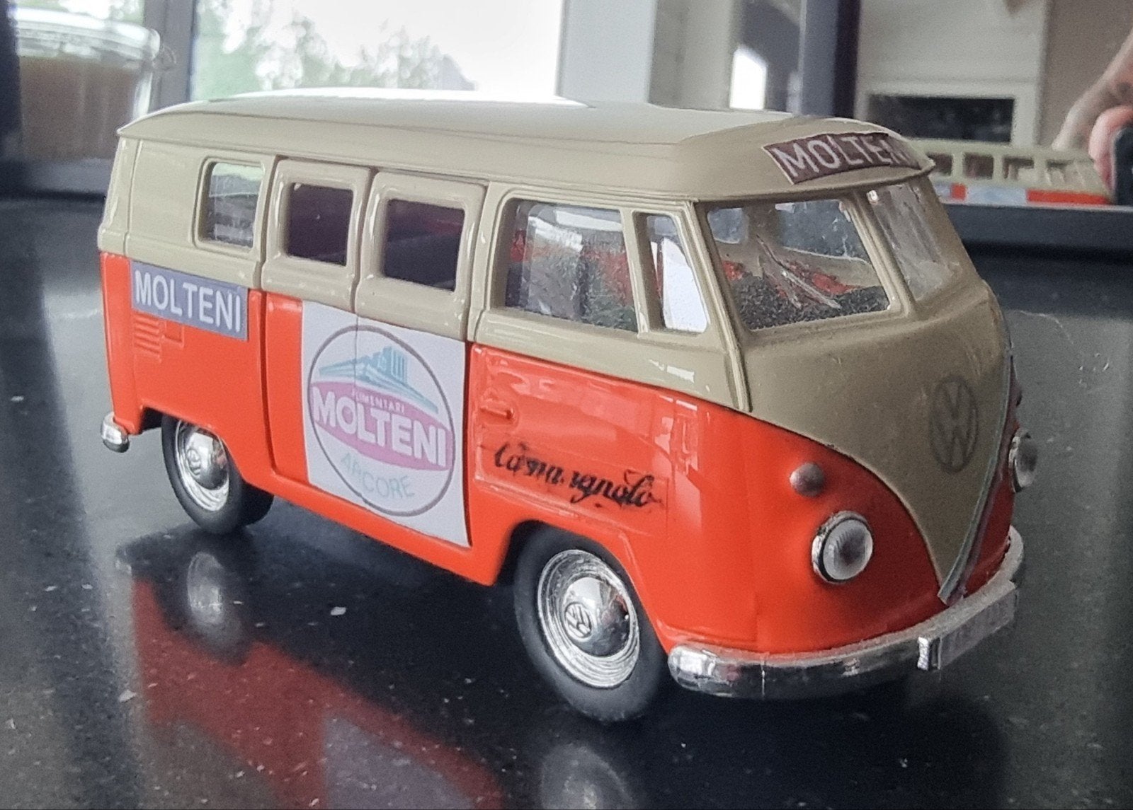 Vw bus molteni, Ophalen