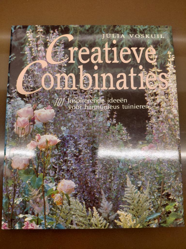Tuinboek 'Creatieve combinaties', Ophalen of Verzenden, Gelezen, Julia Voskuil, Tuinieren en Tuinplanten