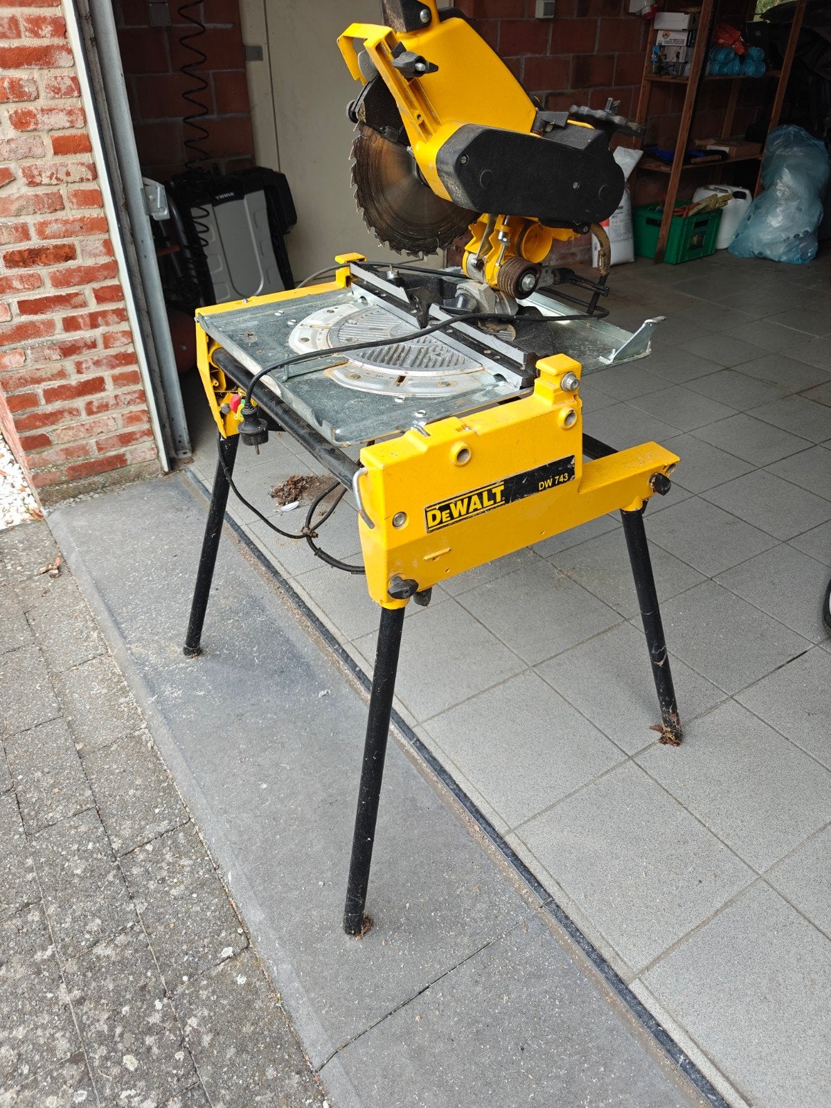 Dewalt zaagtafel DW743, Doe-het-zelf en Bouw, Gereedschap | Zaagmachines, Ophalen