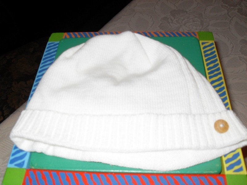 mutsje wit "clayeux" 6 maand, Kinderen en Baby's, Babykleding | Mutsen, Sjaals en Wanten, Ophalen, Gebruikt, Clayeux, Meisje