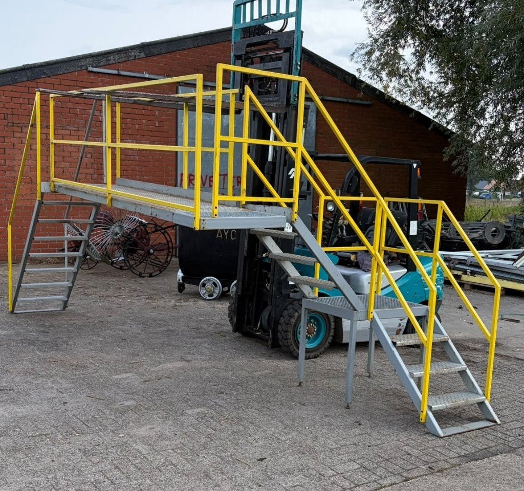 Stalen bordes werkplatform loopbordes 330 cm met 2 trappen, Ophalen, Gebruikt, Trap, Minder dan 2 meter