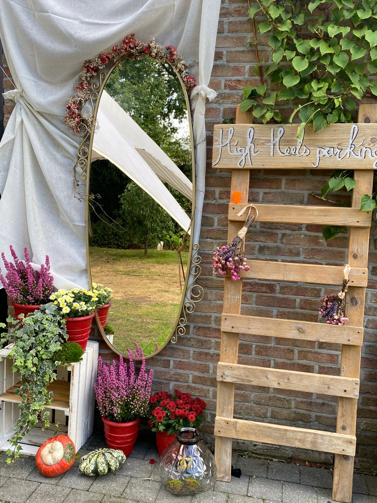 Trouw decoratie., Contacts & Messages