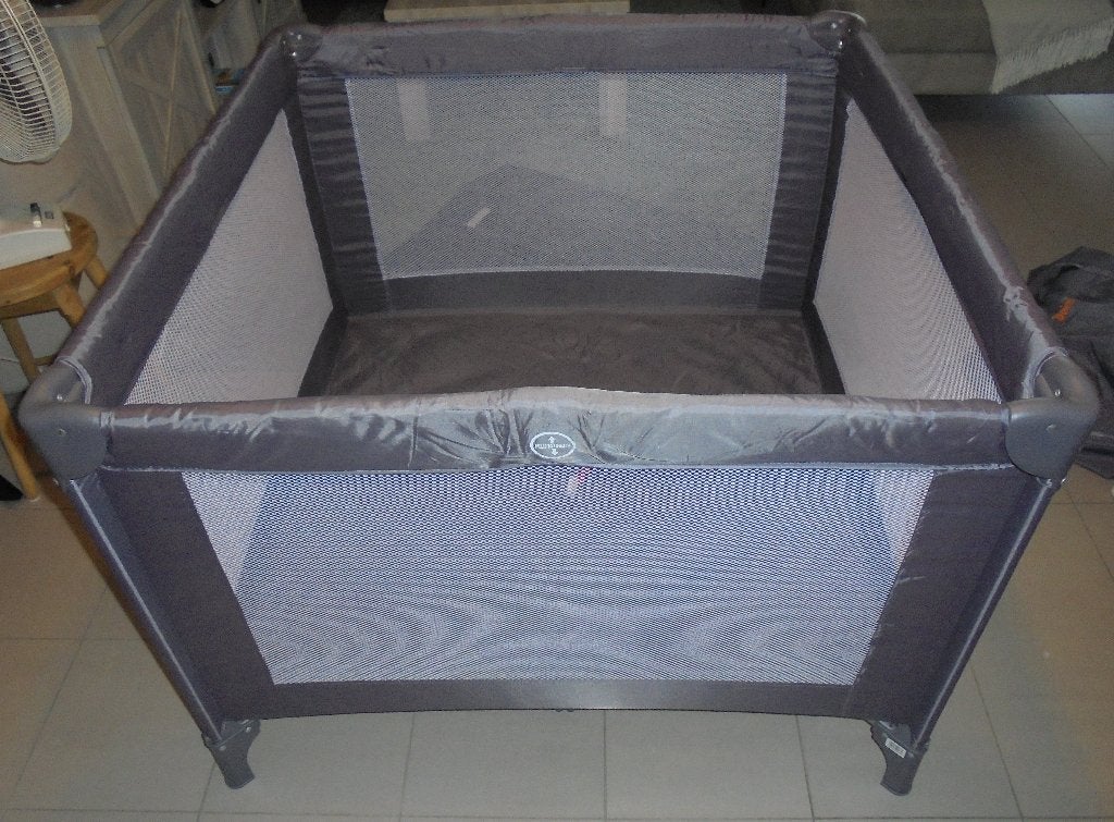 park bannini met verhoogde bodem,extra matras,wc potje, Ophalen, Zo goed als nieuw, Vierkant, In hoogte verstelbaar