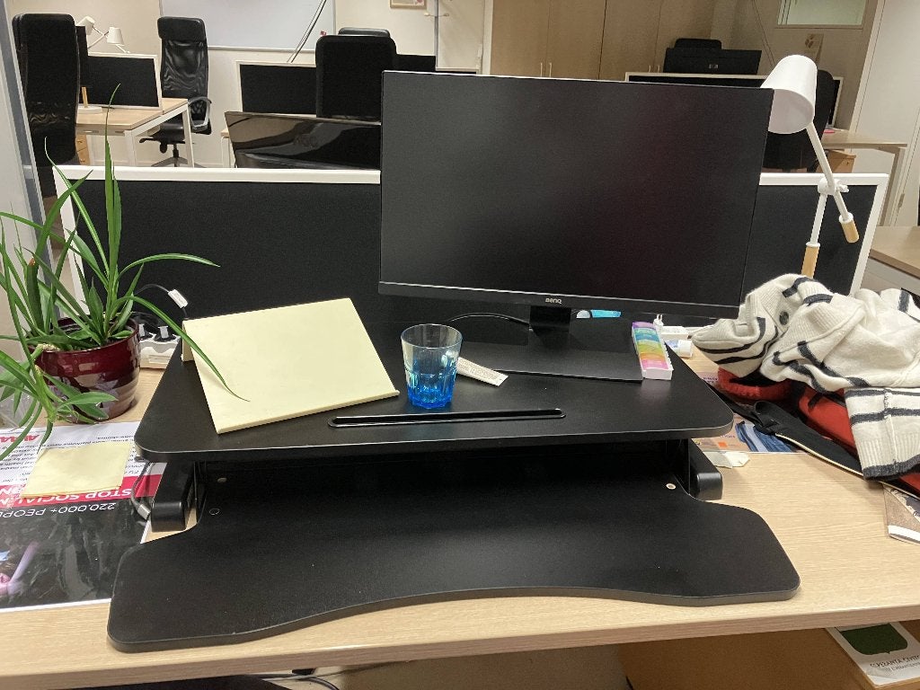 Desk lift - Bureau Verhoger, Huis en Inrichting, Bureaus, Ophalen, Zwart, Met lades, Zo goed als nieuw