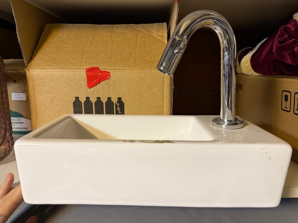 Wasbakje voor handen, Enlèvement