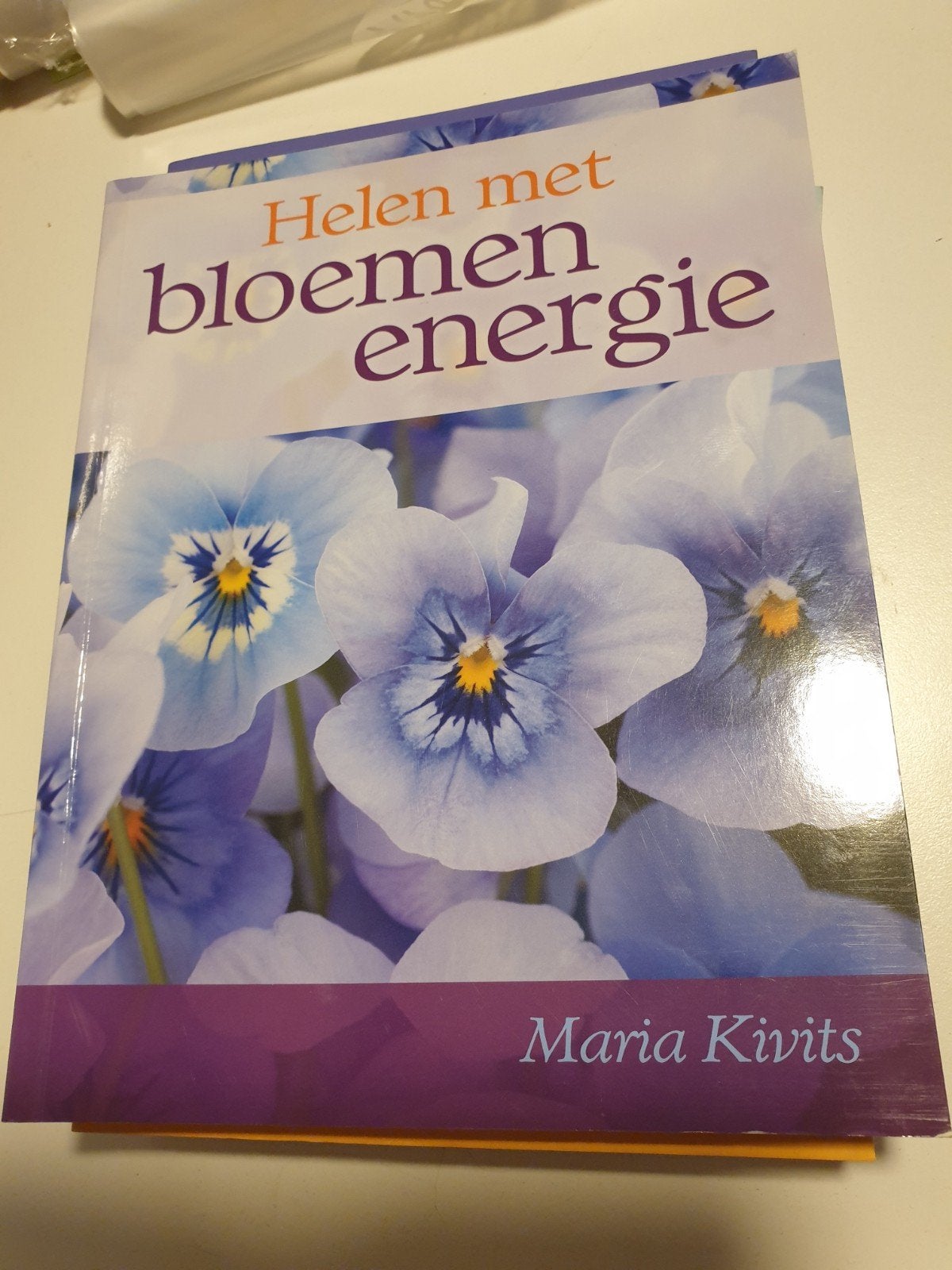 Maria Kivits - Helen met bloemenenergie. GENEZING, Boeken, Ophalen of Verzenden, Zo goed als nieuw, Maria Kivits