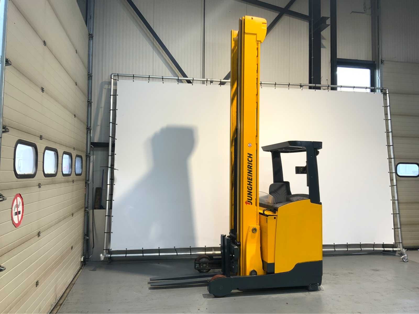 Jungheinrich ETV 318 Triplex - Freelift - Acculader - Camera, Articles professionnels, Machines & Construction | Chariots élévateurs & Transport interne