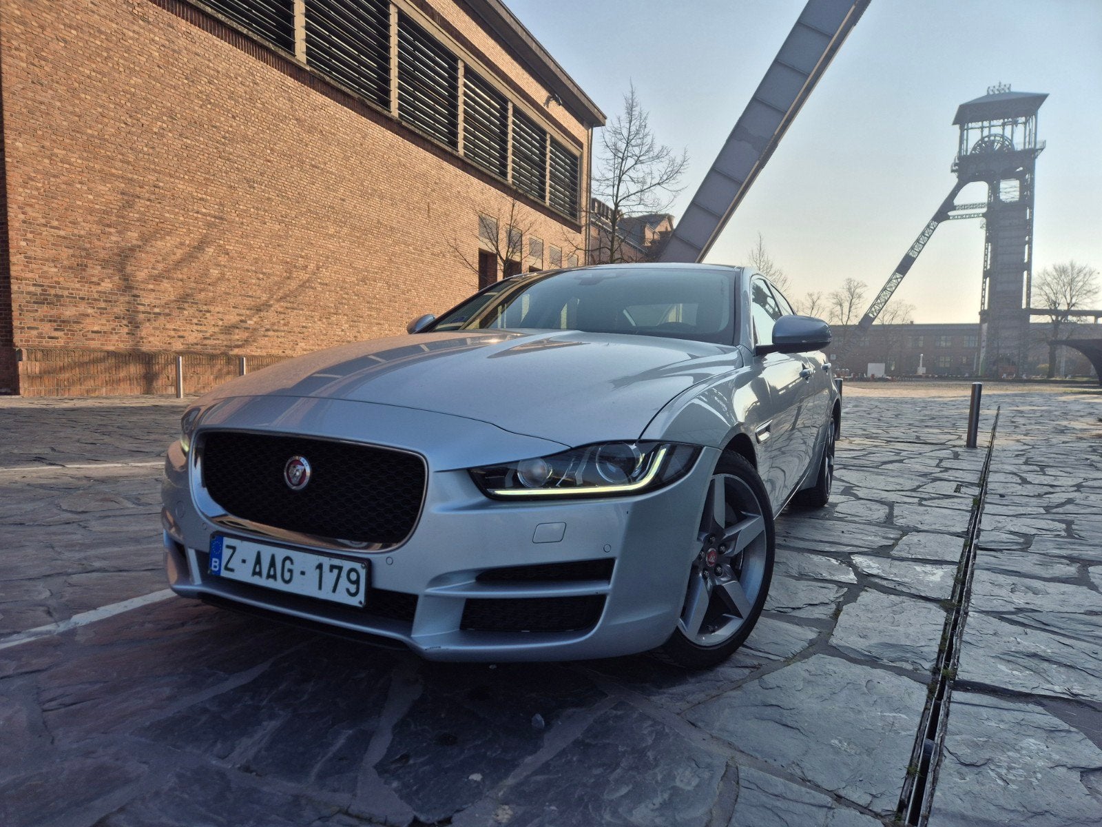 JAGUAR XE 2.0 T BENZINE  AUTOMAAT TOPSTAAT EERSTE EIGENAAR (, Auto's, Jaguar, 4 cilinders, Leder, Bedrijf, Zilver of Grijs