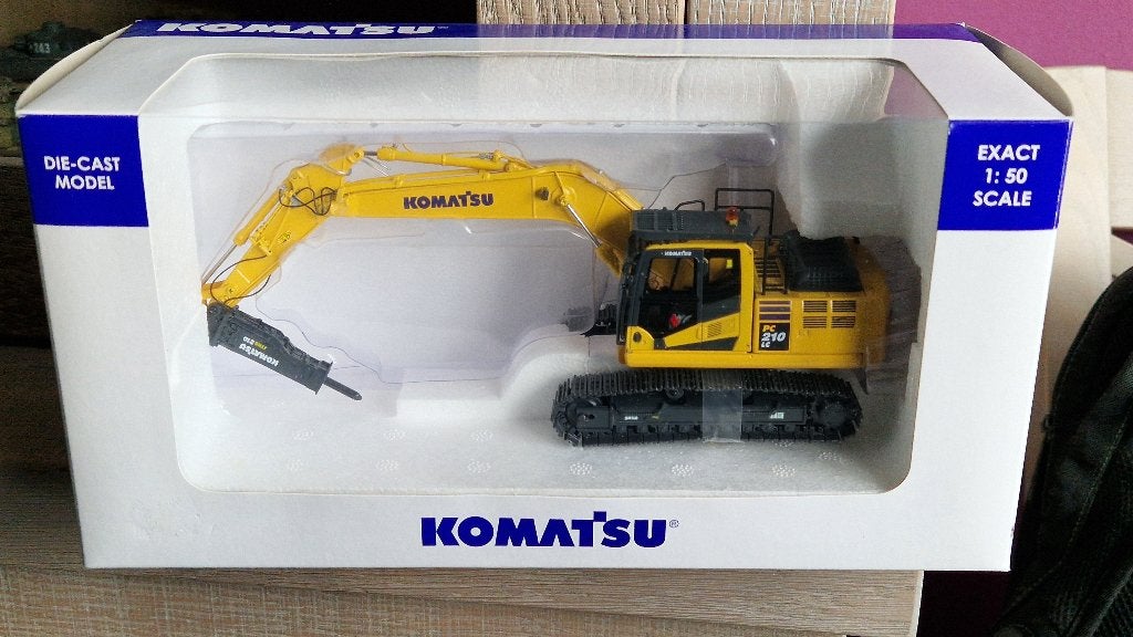 Komatsu PC210LC-10 met hydraulische breker 1:50  machine, Ophalen of Verzenden, Nieuw, Hijskraan, Tractor of Landbouw, Overige merken