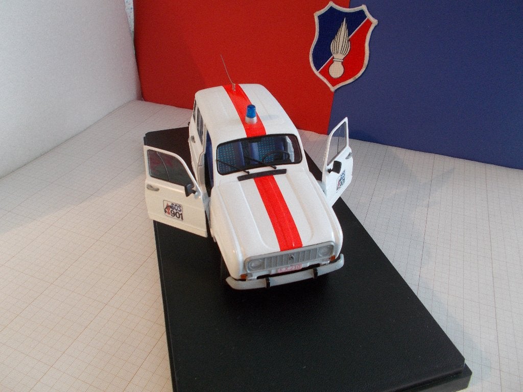 RENAULT 4L - RIJKSWACHT / GENDARMERIE BELGE, Envoi, Neuf, Voiture, Solido