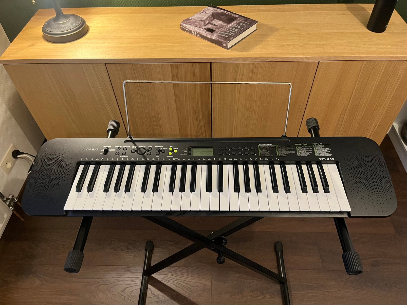 Casio CTK-240 + standaard, Muziek en Instrumenten, Casio, Zo goed als nieuw, Met standaard, Ophalen