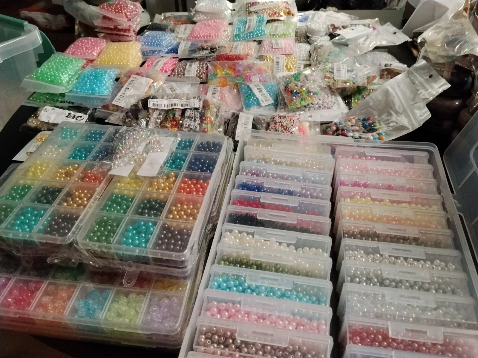 Lot de perles plastique et breloque, Enlèvement ou Envoi